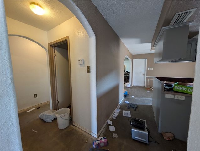 6633 Sahara Dr, Corpus Christi, TX 78412