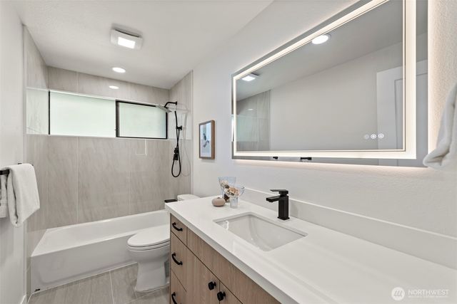 10914 165TH Place NE, Redmond, WA 98052