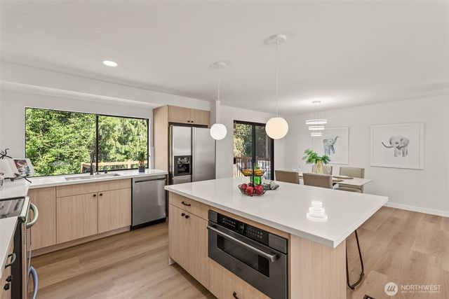 10914 165TH Place NE, Redmond, WA 98052