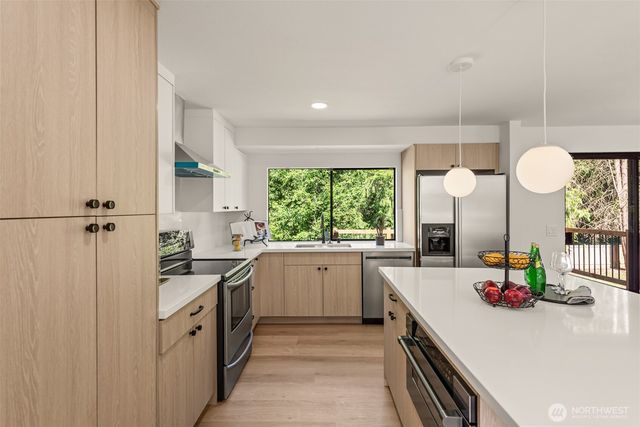 10914 165TH Place NE, Redmond, WA 98052