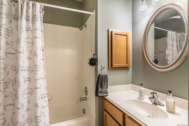 305 HILTON DR, Cibolo, TX 78108