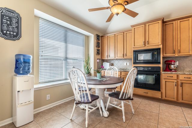 305 HILTON DR, Cibolo, TX 78108