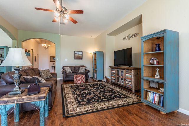 305 HILTON DR, Cibolo, TX 78108