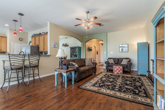 305 HILTON DR, Cibolo, TX 78108