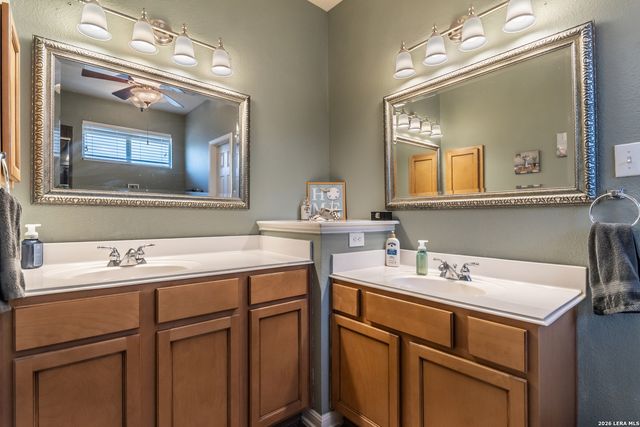 305 HILTON DR, Cibolo, TX 78108