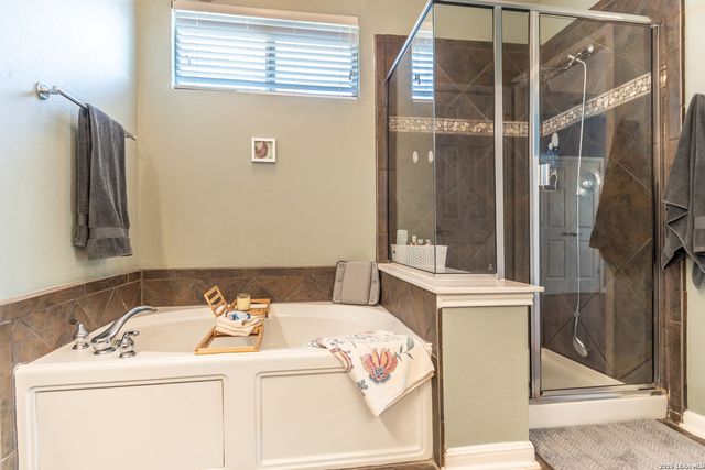 305 HILTON DR, Cibolo, TX 78108