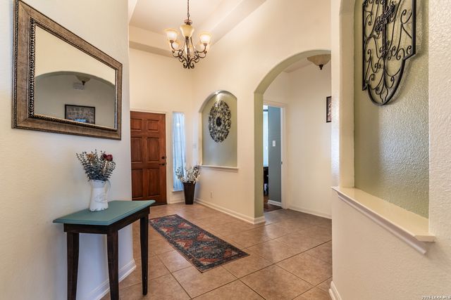 305 HILTON DR, Cibolo, TX 78108