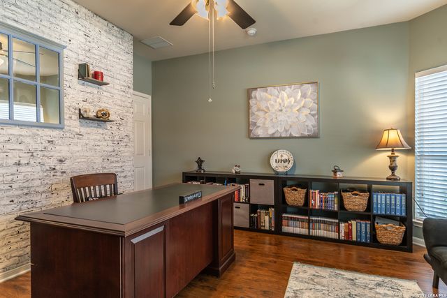 305 HILTON DR, Cibolo, TX 78108