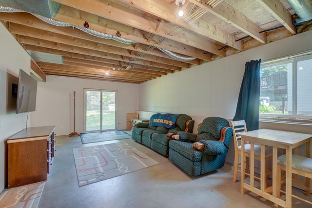 935 2nd Avenue SW, Forest Lake, MN 55025