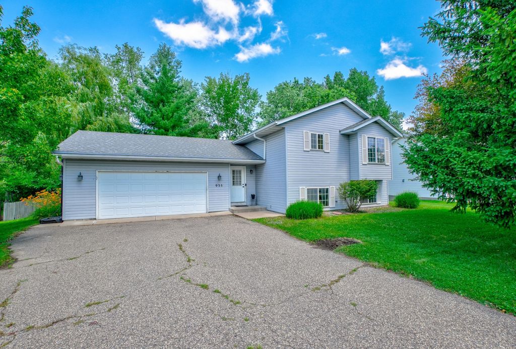 935 2nd Avenue SW, Forest Lake, MN 55025