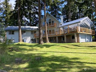 8167 Possession Ridge Lane, Clinton, WA 98236
