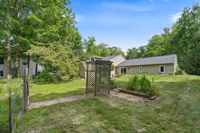 18145 148th Avenue, Spring Lake, MI 49456