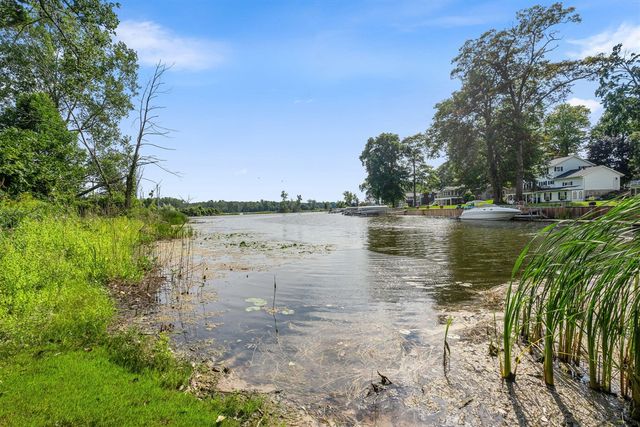 18145 148th Avenue, Spring Lake, MI 49456