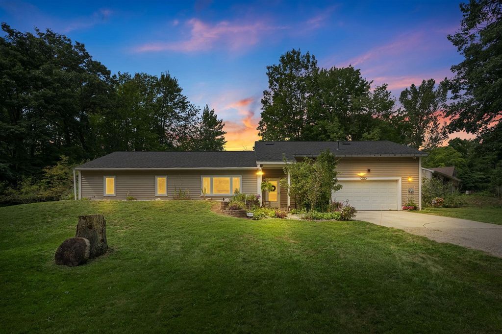 18145 148th Avenue, Spring Lake, MI 49456