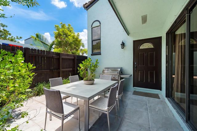 22300 Pineapple Walk Drive, Boca Raton, FL 33433