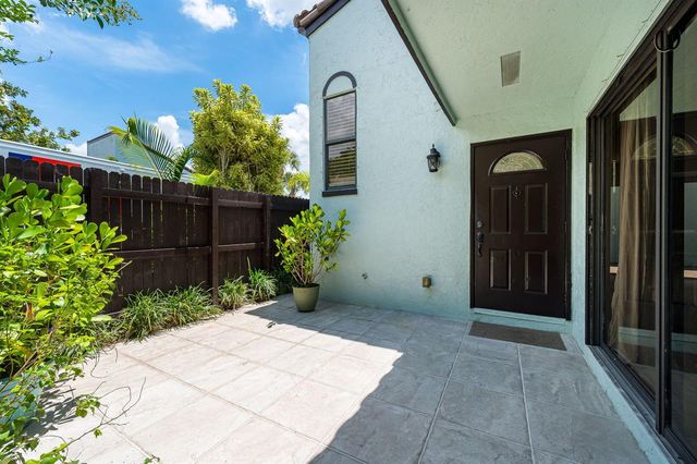 22300 Pineapple Walk Drive, Boca Raton, FL 33433