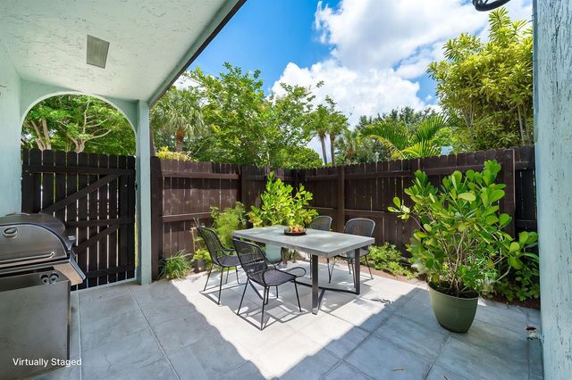 22300 Pineapple Walk Drive, Boca Raton, FL 33433