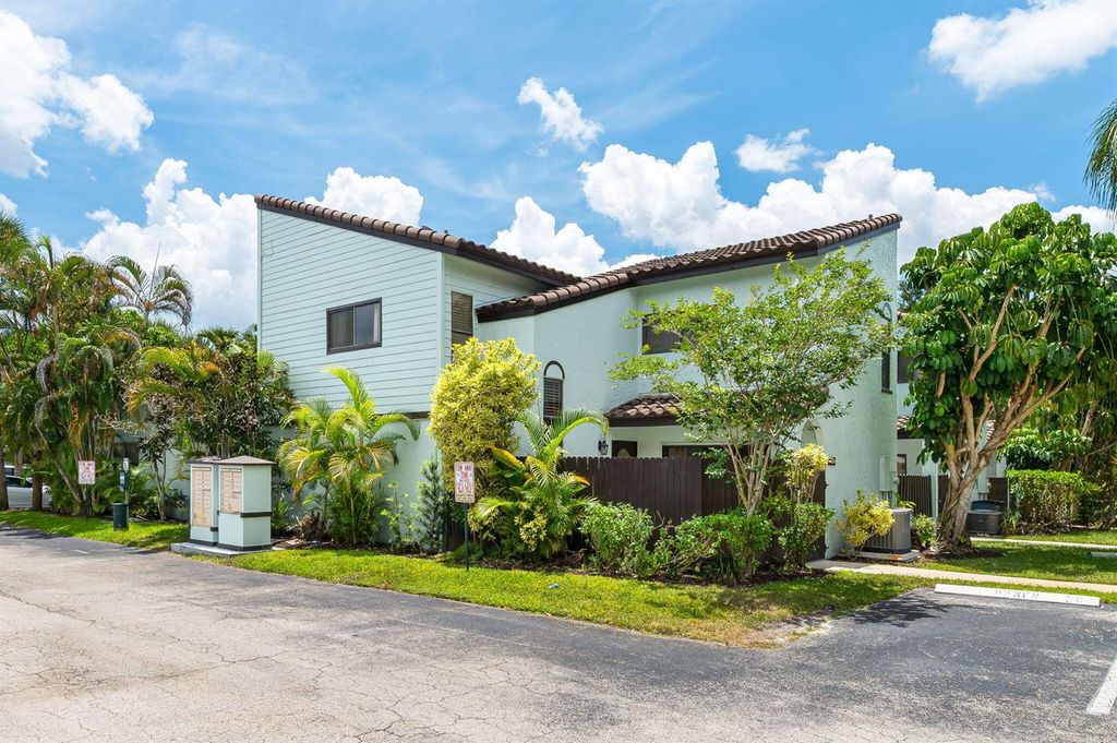 22300 Pineapple Walk Drive, Boca Raton, FL 33433