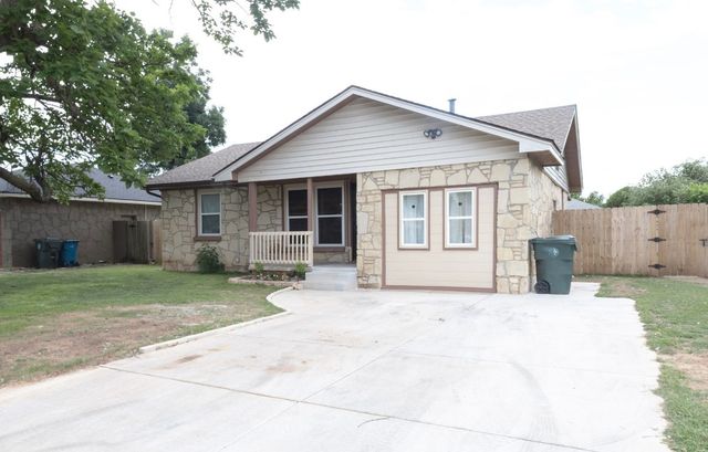 204 E Coe Drive, Midwest City, OK 73110