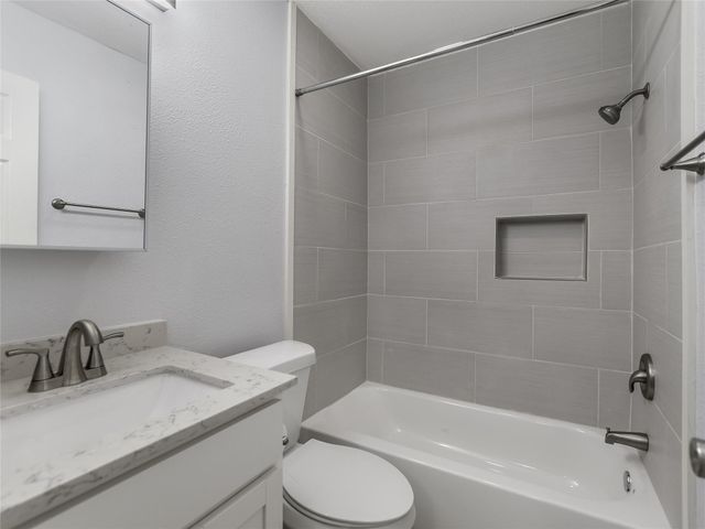 10701 Lanshire DR B, Austin, TX 78758