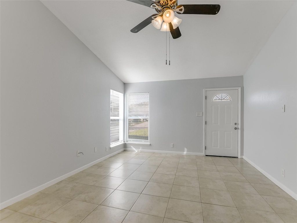 10701 Lanshire DR B, Austin, TX 78758