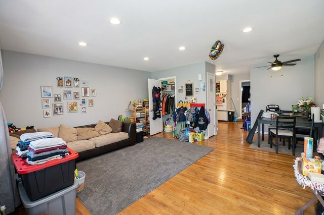 1101 E Algonquin Road 18, Arlington Heights, IL 60005