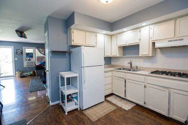 1101 E Algonquin Road 18, Arlington Heights, IL 60005
