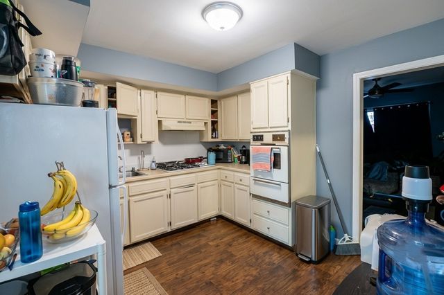 1101 E Algonquin Road 18, Arlington Heights, IL 60005