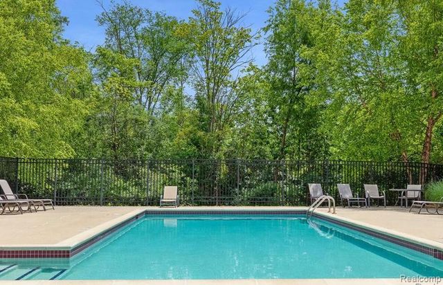 1151 Alameda Boulevard 39, Troy, MI 48085