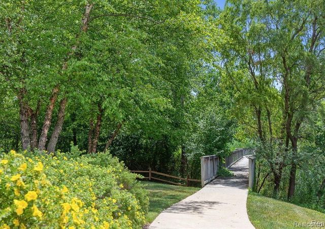 1151 Alameda Boulevard 39, Troy, MI 48085