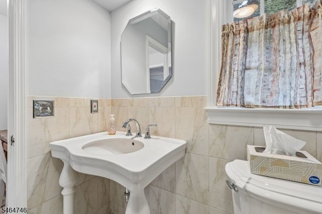 12 Hemlock Ln, Roxbury Twp., NJ 07836