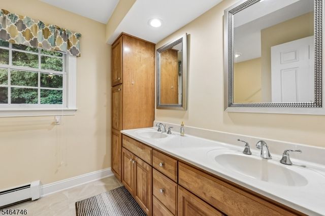 12 Hemlock Ln, Roxbury Twp., NJ 07836
