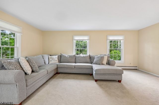 12 Hemlock Ln, Roxbury Twp., NJ 07836