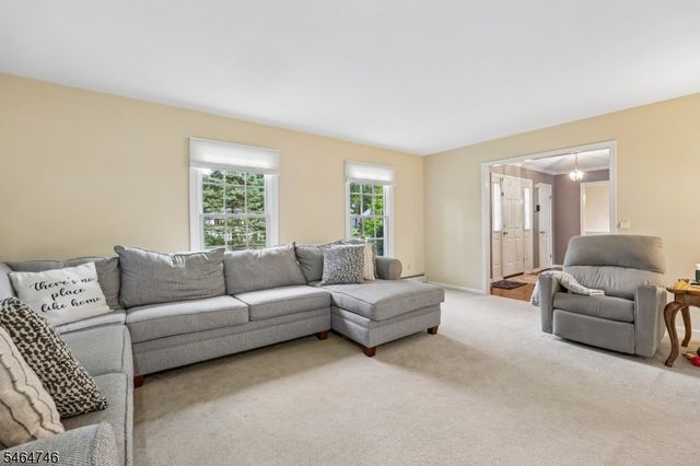 12 Hemlock Ln, Roxbury Twp., NJ 07836