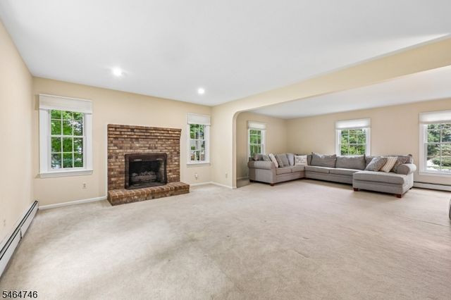 12 Hemlock Ln, Roxbury Twp., NJ 07836