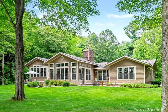 3636 Vienna Stras Street, Laketown Twp, MI 49423