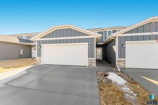 6901 W Gresford Pl, Sioux Falls, SD 57106