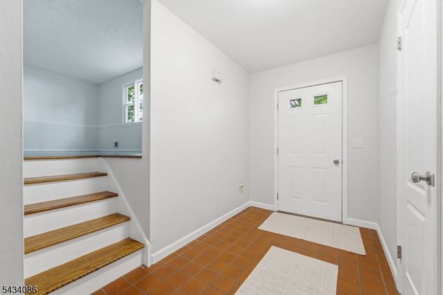 10 Lynnfield Ter, Lopatcong Twp., NJ 08865