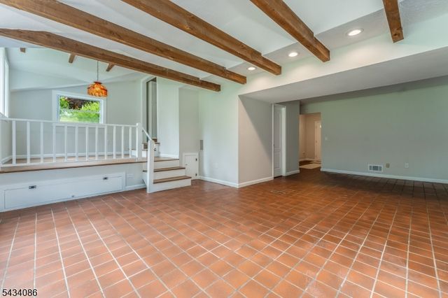 10 Lynnfield Ter, Lopatcong Twp., NJ 08865