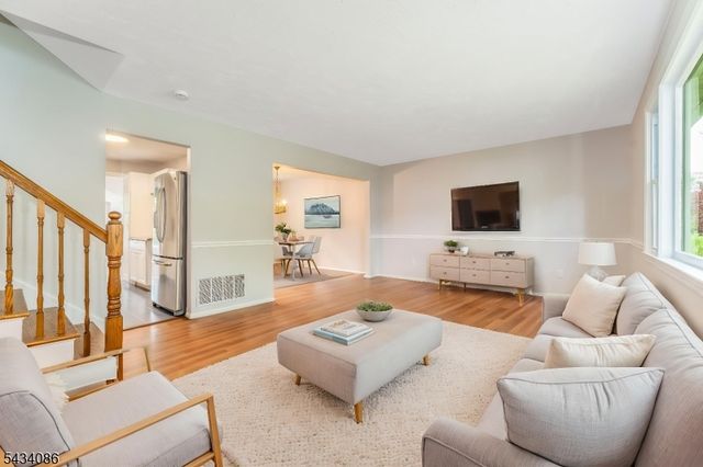 10 Lynnfield Ter, Lopatcong Twp., NJ 08865