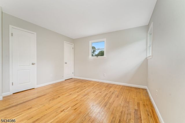 10 Lynnfield Ter, Lopatcong Twp., NJ 08865