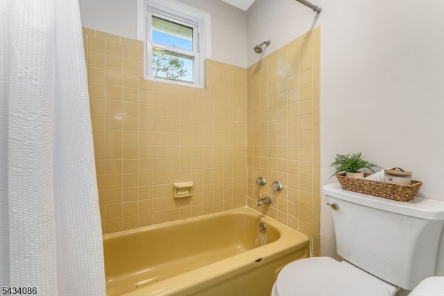 10 Lynnfield Ter, Lopatcong Twp., NJ 08865