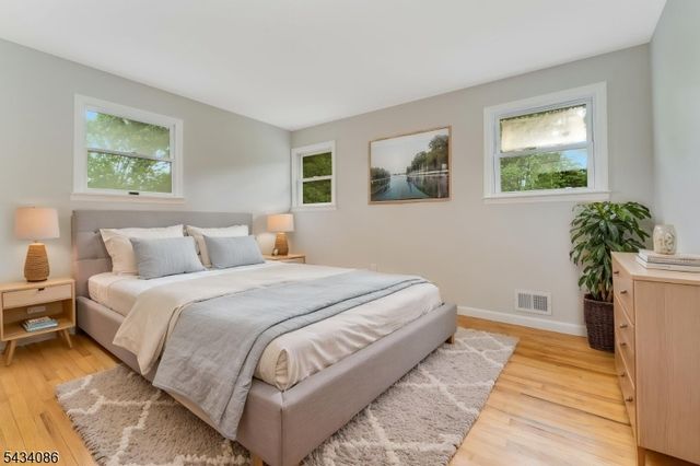 10 Lynnfield Ter, Lopatcong Twp., NJ 08865