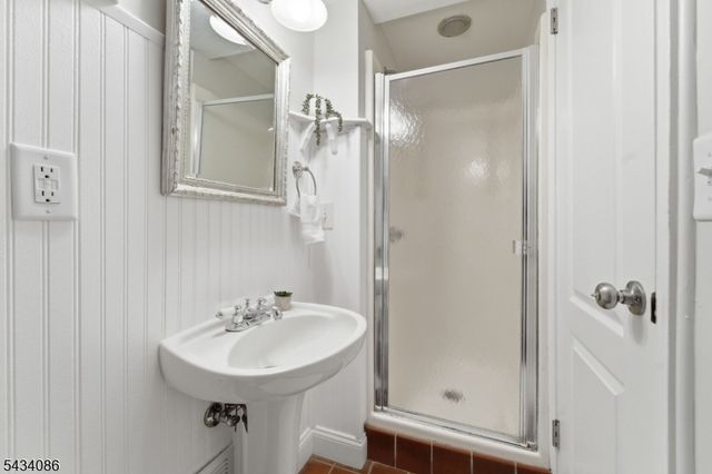 10 Lynnfield Ter, Lopatcong Twp., NJ 08865