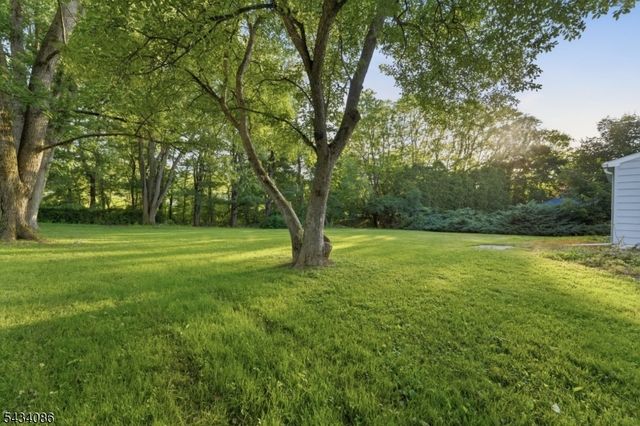 10 Lynnfield Ter, Lopatcong Twp., NJ 08865