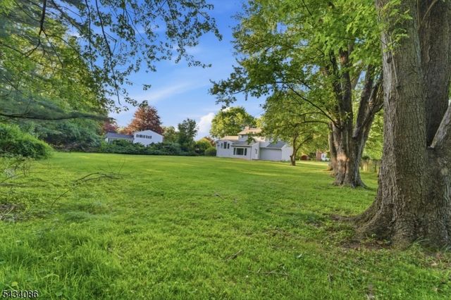 10 Lynnfield Ter, Lopatcong Twp., NJ 08865