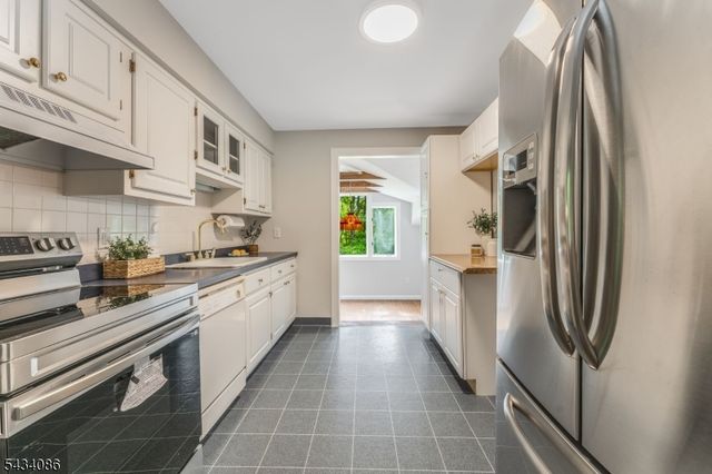 10 Lynnfield Ter, Lopatcong Twp., NJ 08865