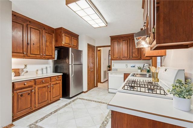 4640 Massena DR, Williamsburg, VA 23188