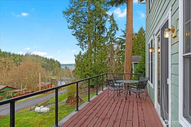 1159 Secret Place, Greenbank, WA 98253