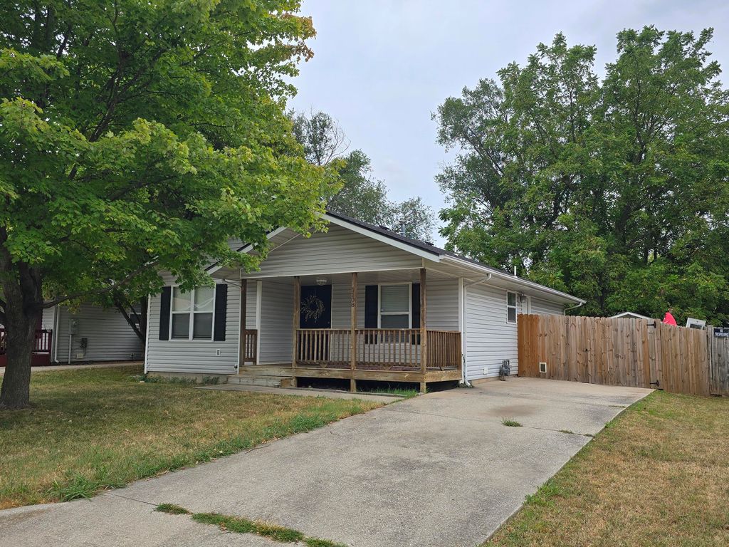 1108 North Oak Park Drive, Springfield, MO 65802